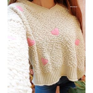 Ultra plush embroidered heart hooded pullover sweater 🍂